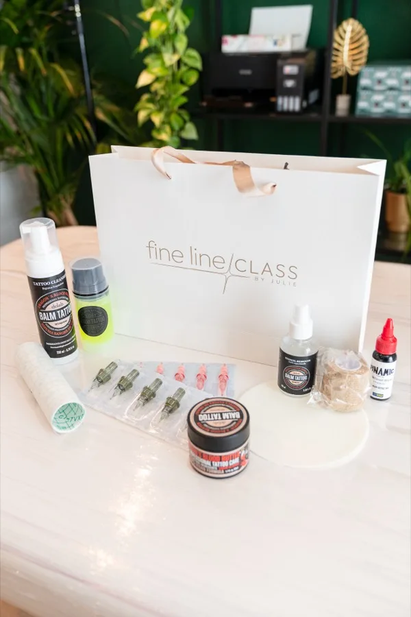 Kit completo com produtos de tatuagem do workshop
